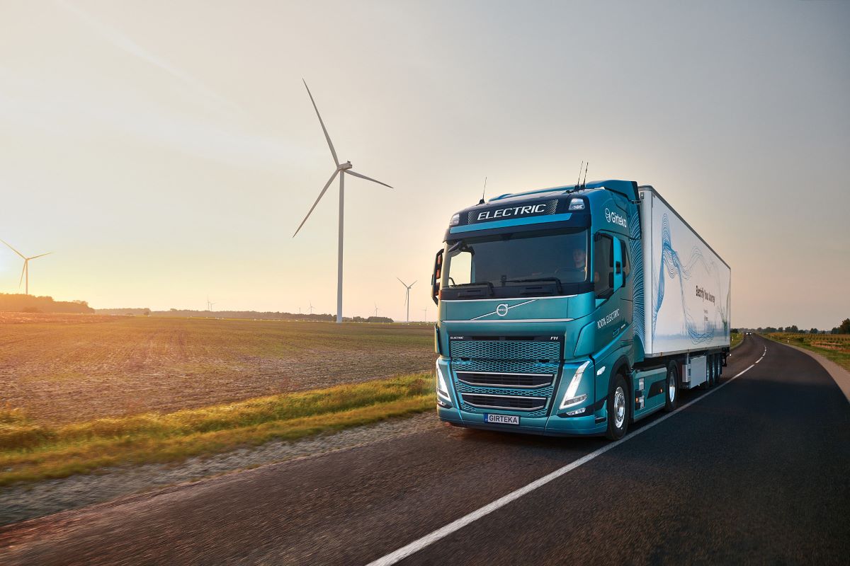 Imagen de un camión eléctrico Volvo del Grupo Griteka. Fotos: Girteka