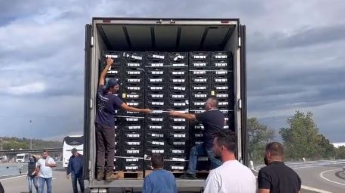 Imagen de ataques a camiones españoles en la frontera francesa. Foto: Twitter