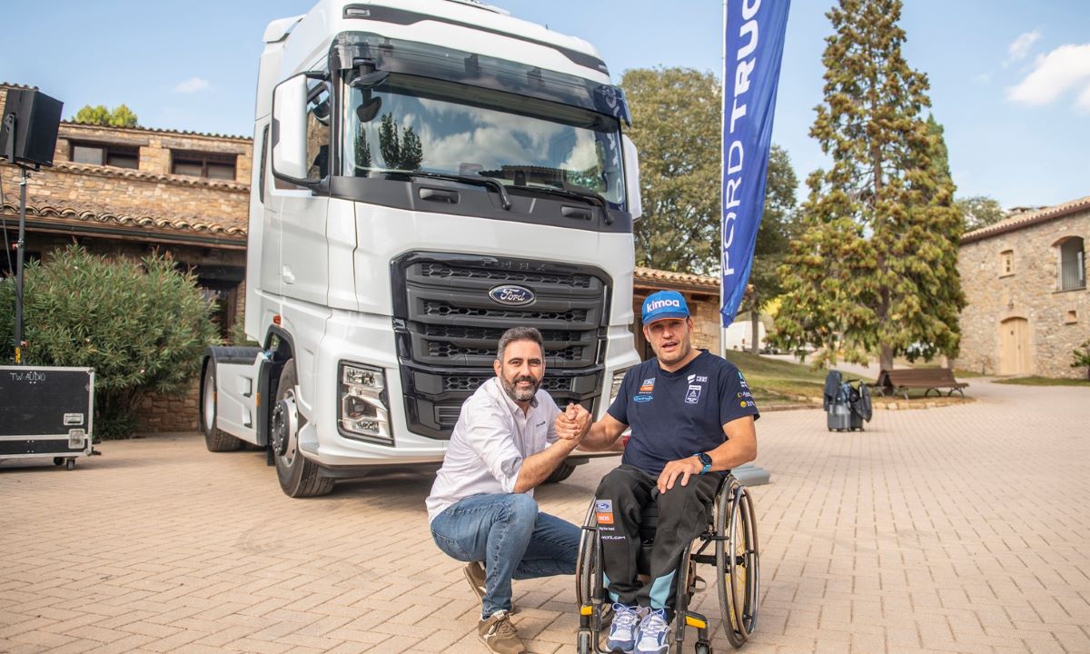 José Luis Quero, CEO de Ford Trucks España y Albert Llovera. Foto: FotoEsport