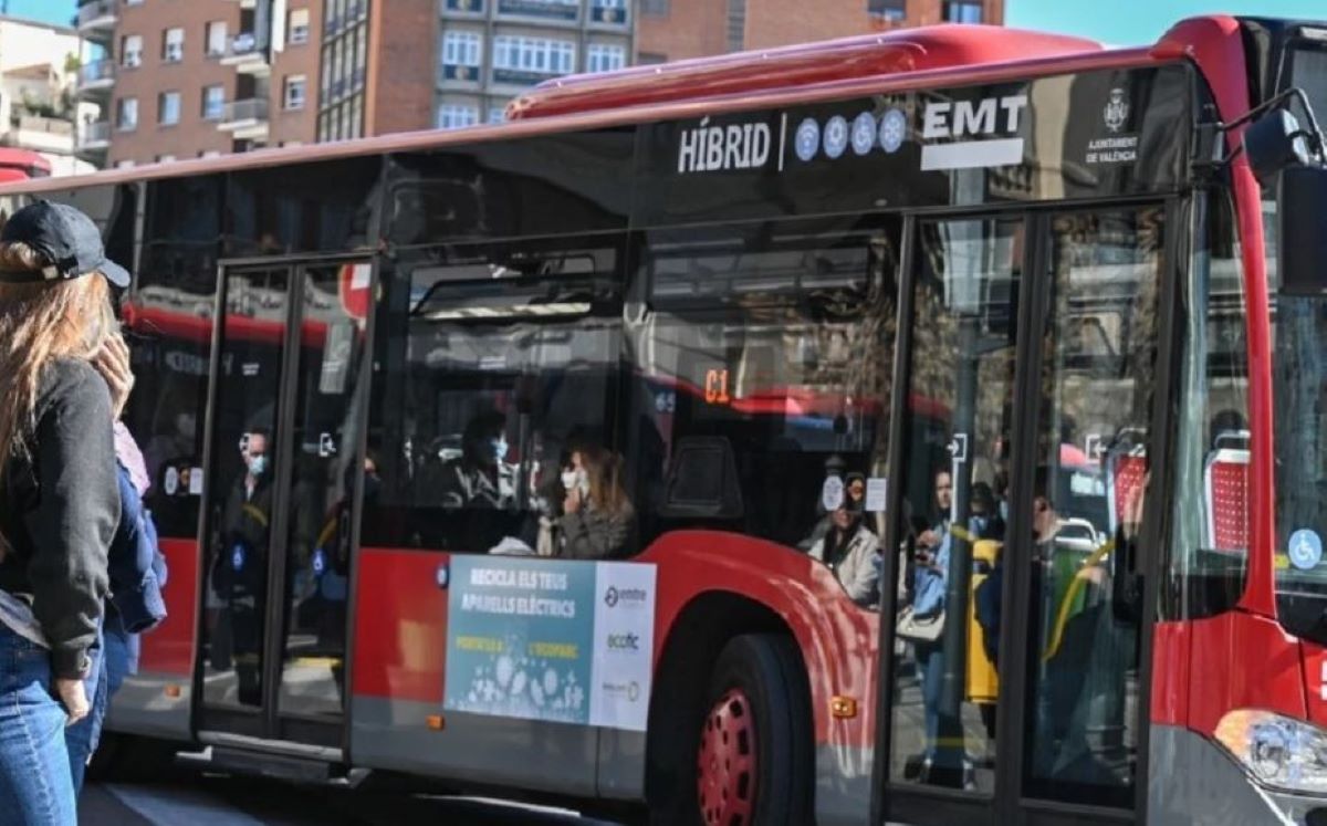Imagen de un autobús de la EMT de Valencia. Foto de archivo