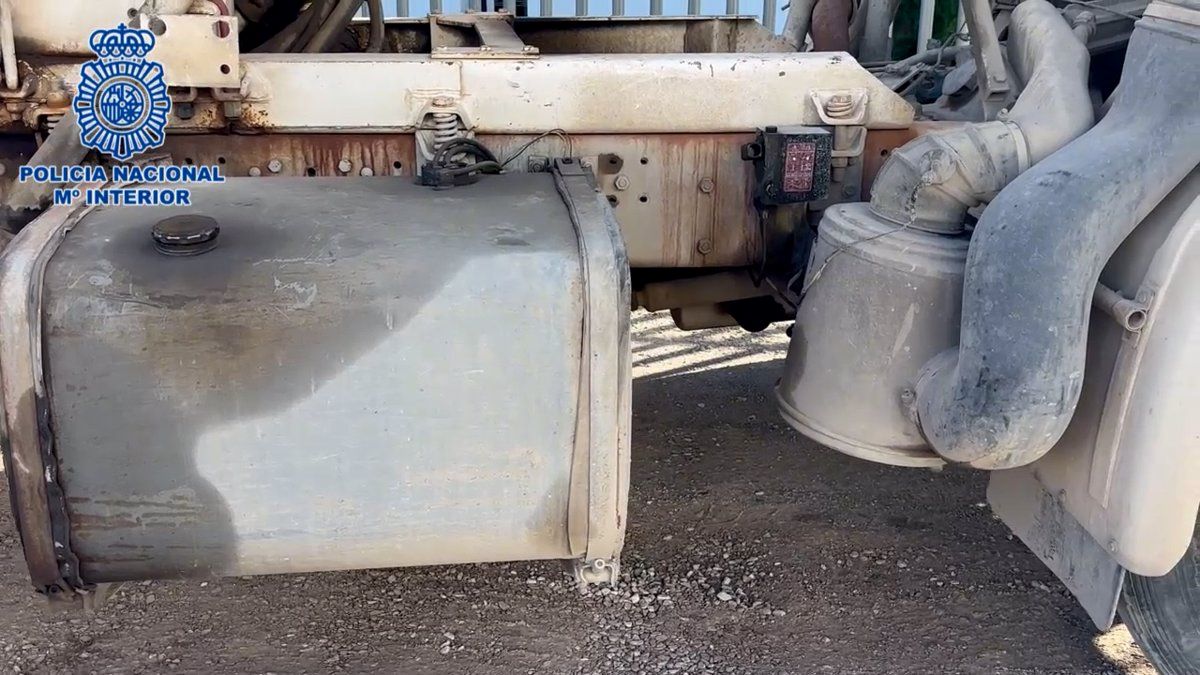 Imagen del depósito de combustible de uno de los vehículos. Foto: Policía Nacional
