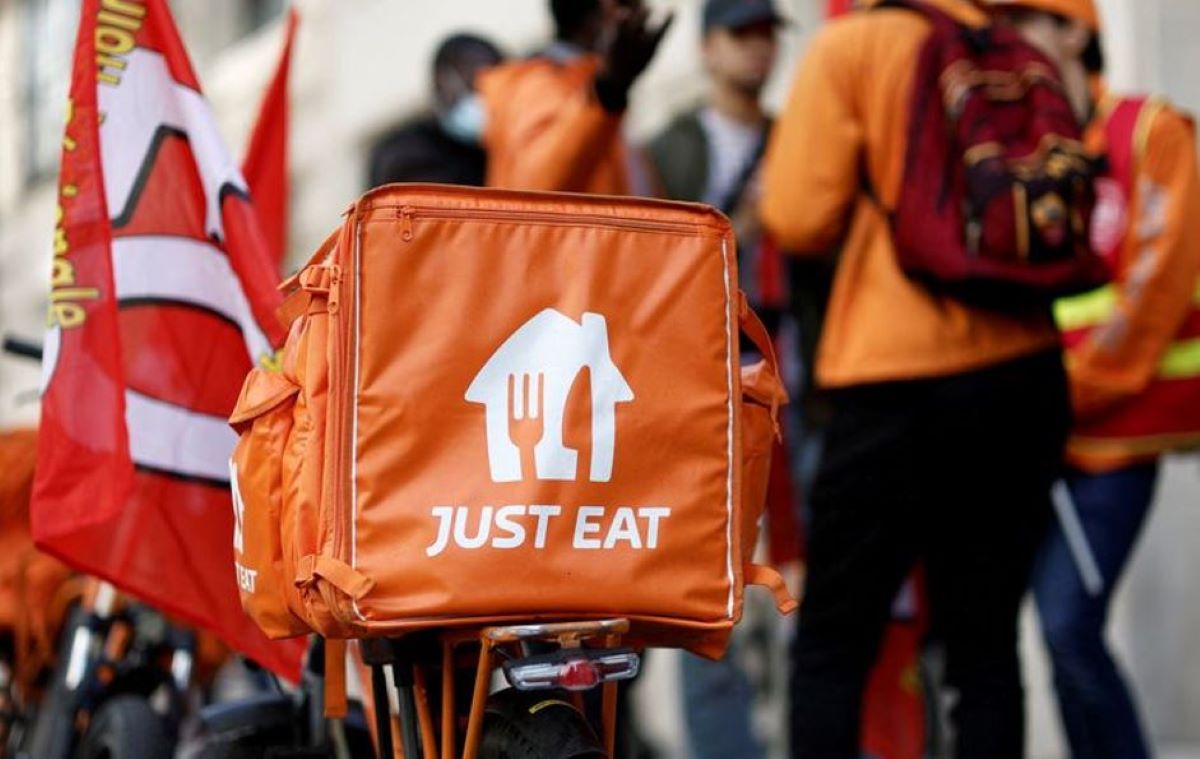 Imagen de una mochila de reparto de JUST EAT. Foto de archivo