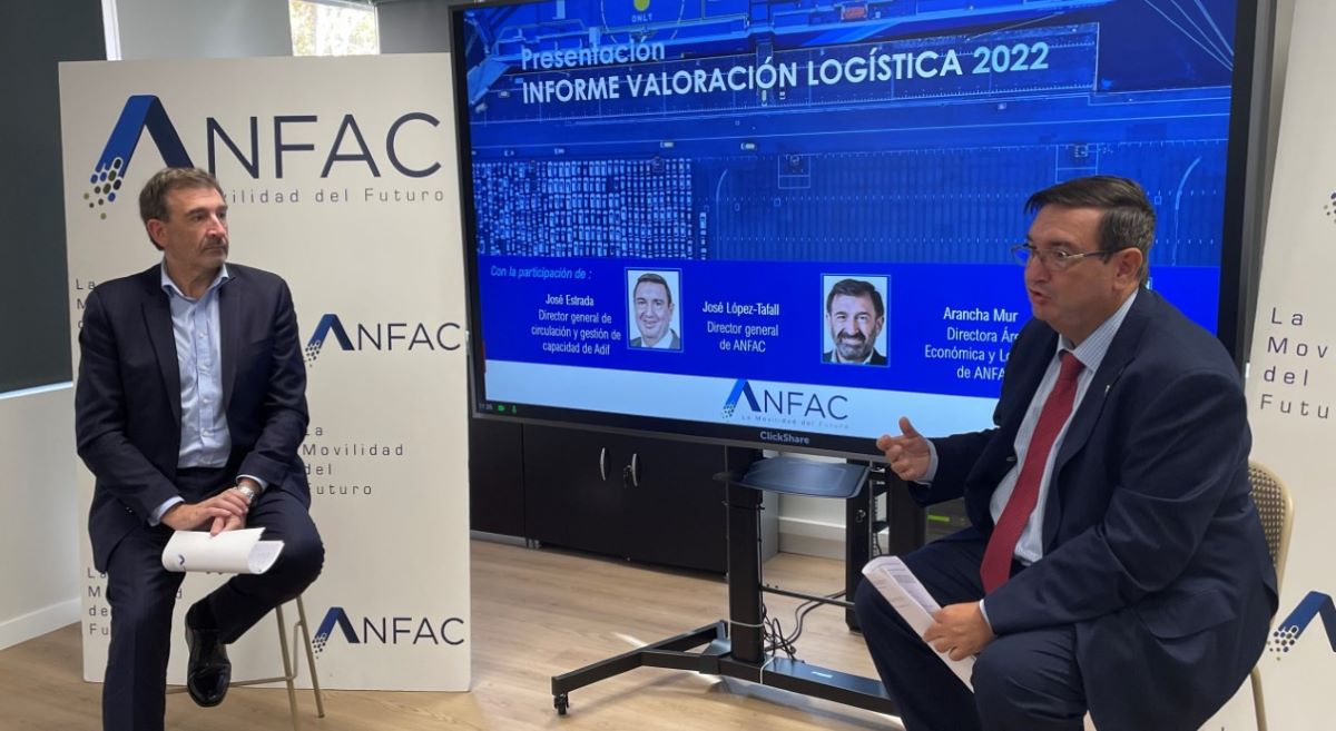 José López-Tafall, director general de ANFAC y José Estrada, director general de circulación y gestión de capacidad de Adif. Foto: ANFAC