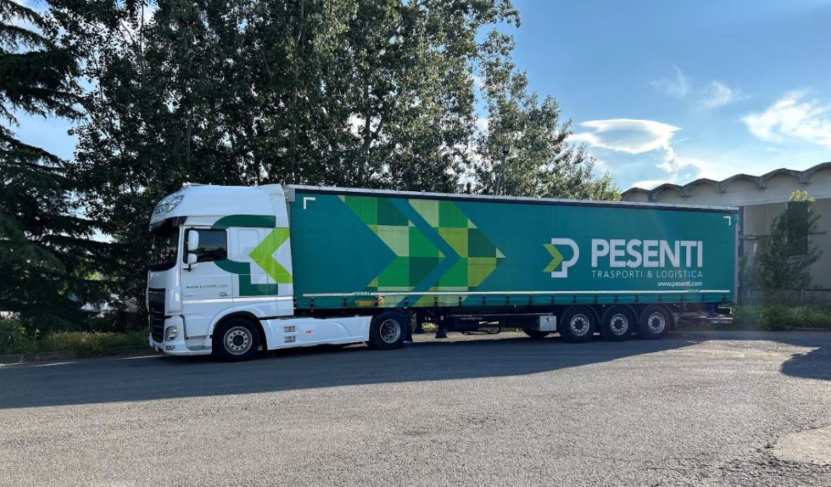Imagen de un camión de Pesenti Trasporti & Logistica. Foto: Grupo Rhenus