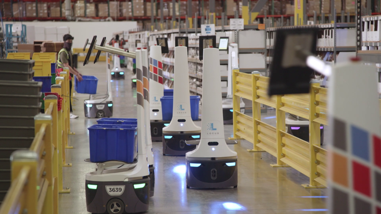 Imagen de lo robots de Locus Robotics. Foto: Locus Robotics