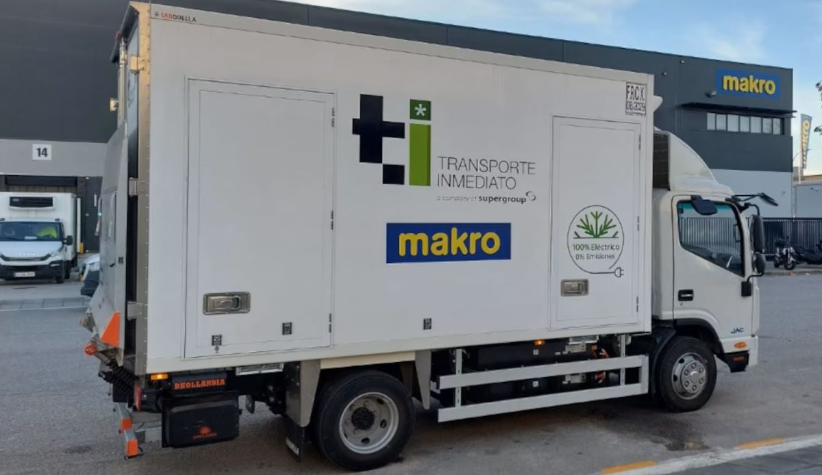 Imagen de uno de los camiones eléctricos de reparto para Makro