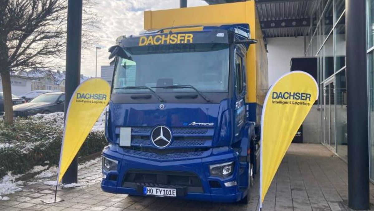Imagen del nuevo eActros300 en las entrega de DACHSER.