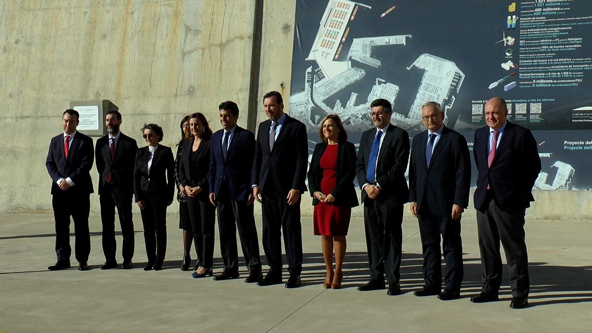 Imagen de la visita del ministro de Transportes y Movilidad Sostenible Oscar Puente al Puerto de Valencia. Foto: Valenciaport