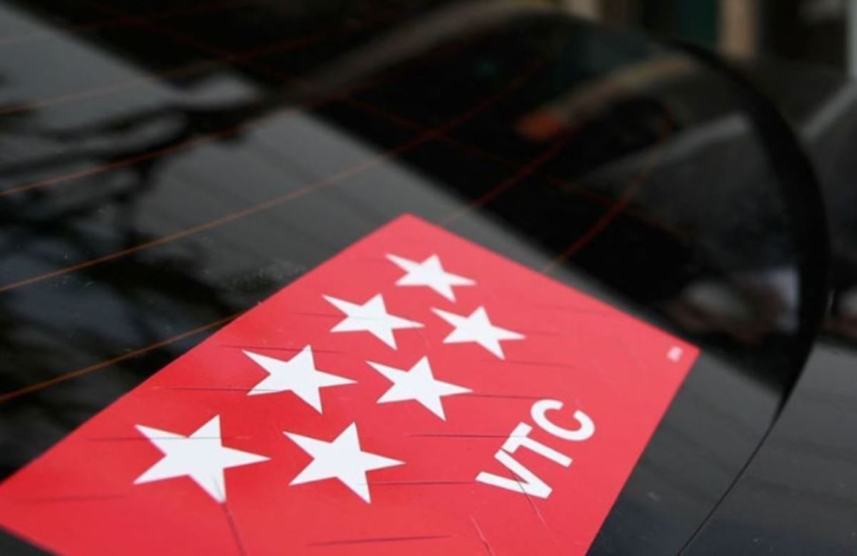 Imagen de un vehículo VTC de la Comunidad de Madrid