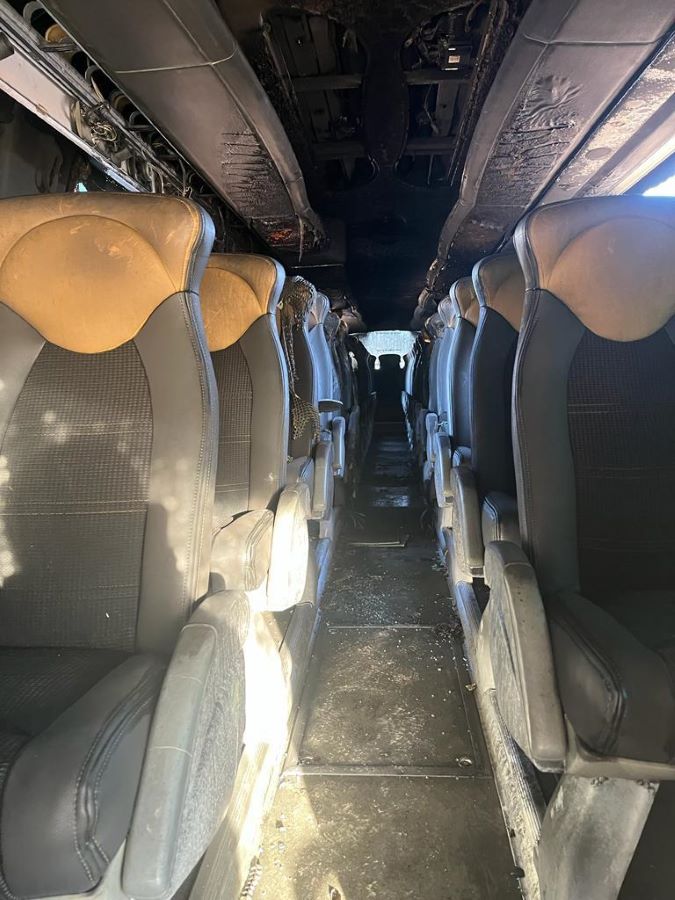 Imagen del interior del autobús atacado