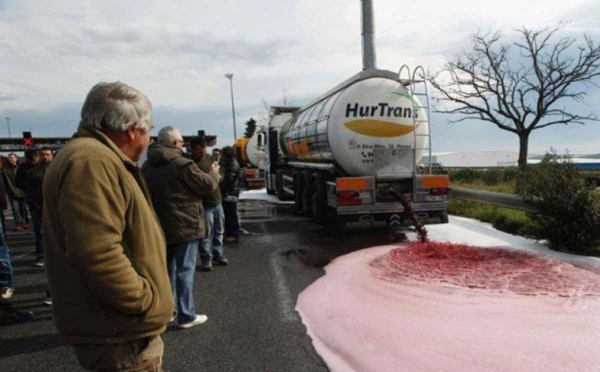 Imagen de archivo que no corresponde a la noticia del ataque a un camión español cargado de vino en Francia