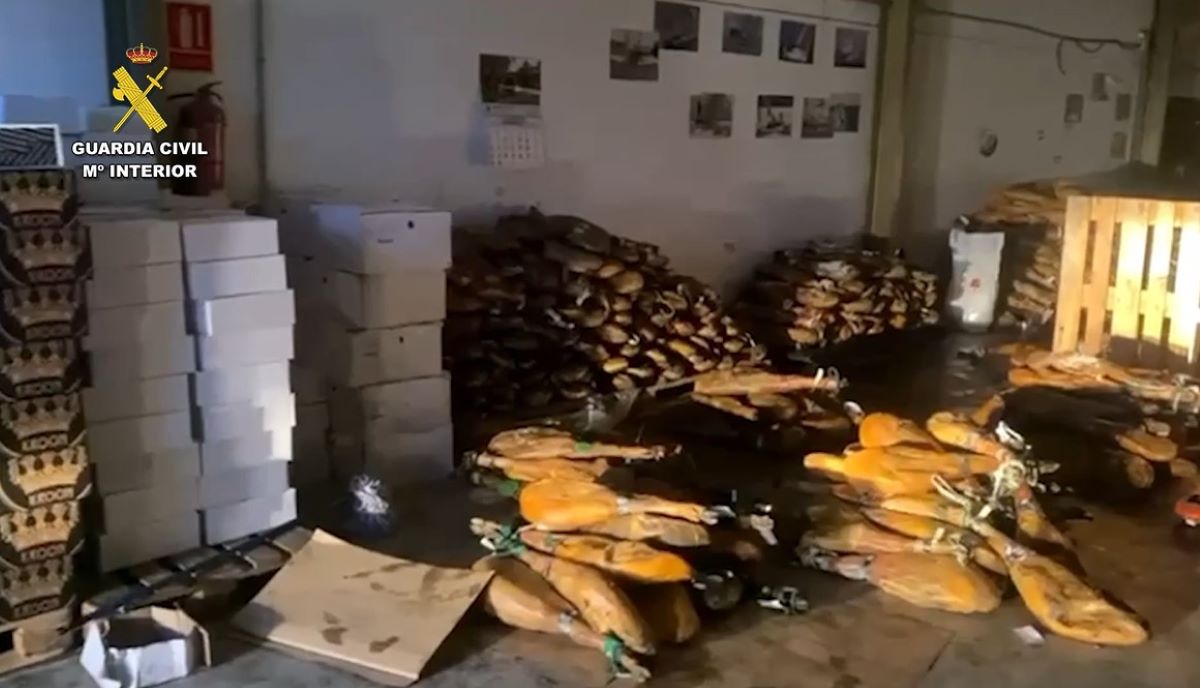 Imagen de parte de la mercancía recuperada. Foto: vídeo Guardia Civil