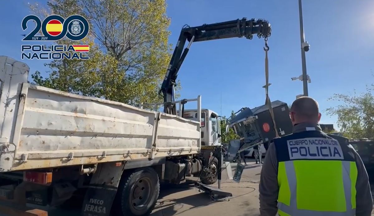 Imagen de uno de los camiones grúa robados. Foto: Policía Nacional