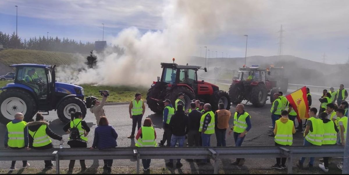 Tractorada en Reinosa. Foto: UGAM-COAG/Europa Press