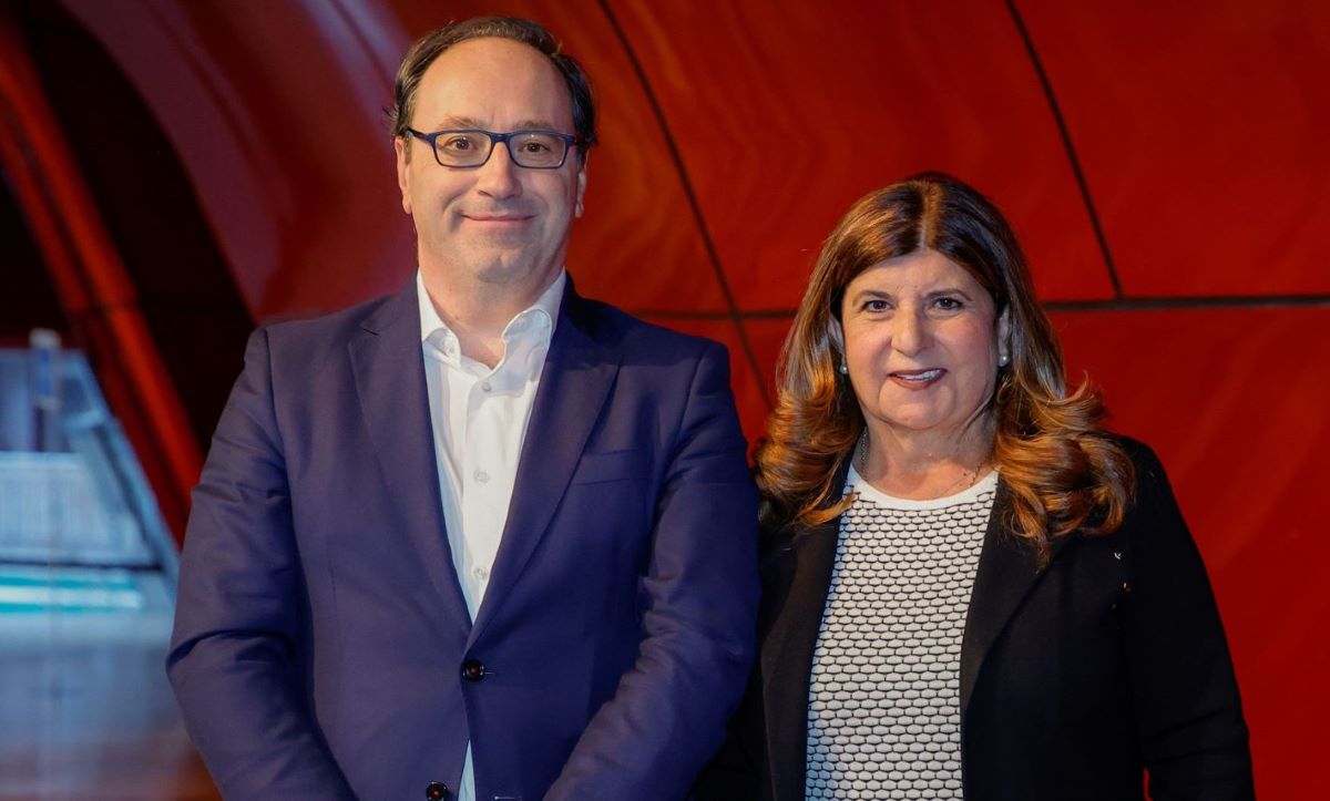 De izquierda a derecha: David Sastre, CEO de SEUR y María Luisa Camacho, Consejera Delegada de TIPSA. Foto: Media Comunica