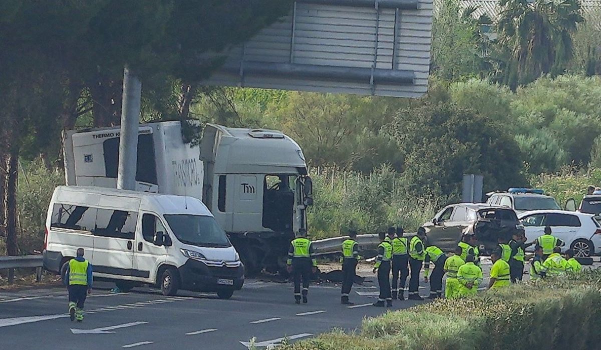 Imagen del accidente de la AP-4 en un control de la Guardia Civil. Foto: DGT