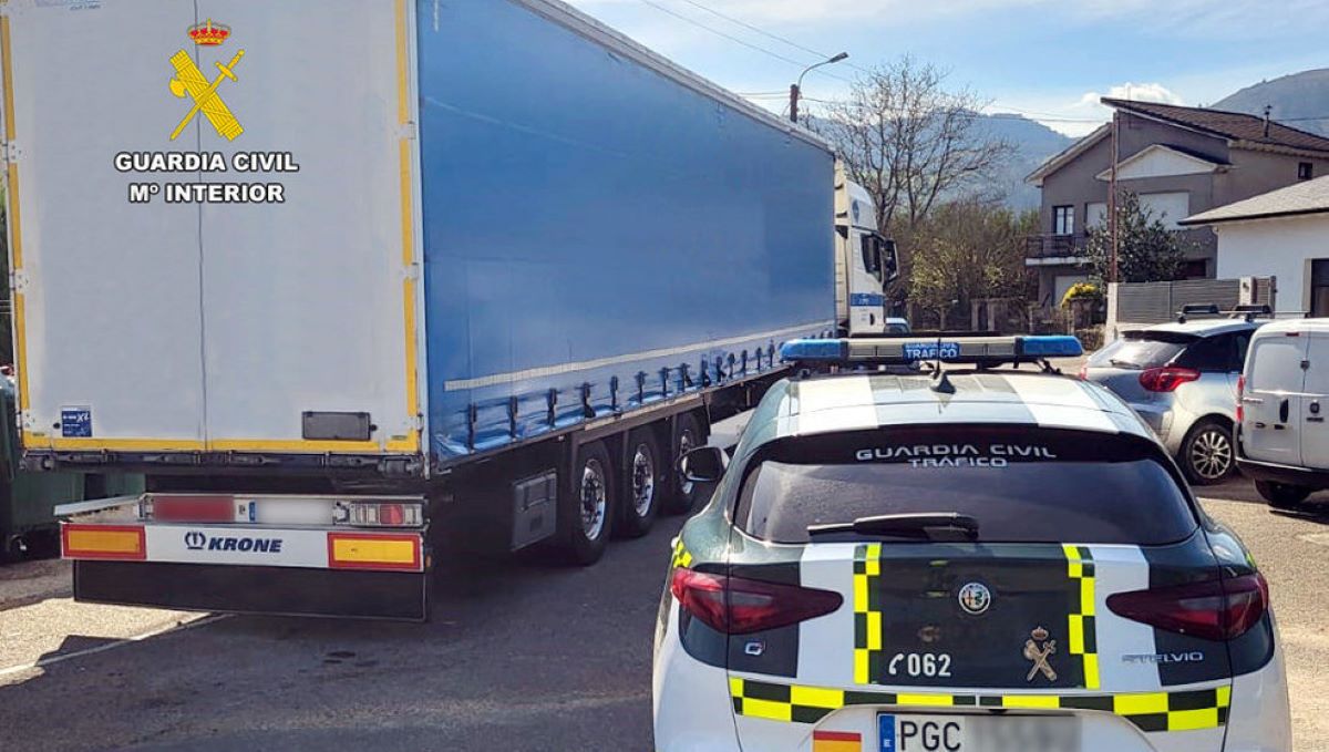 Imagen del camión inmovilizado. Foto: Guardia Civil