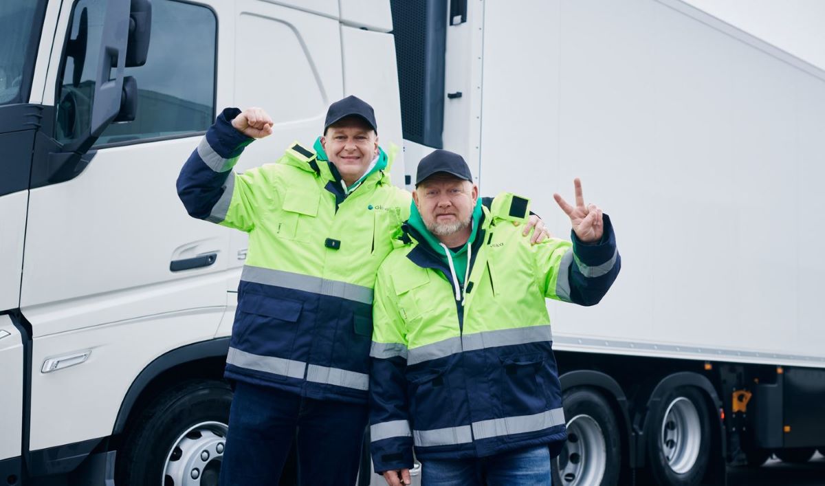 Imagen de Mindaugas Paulauskas, director general de Girteka Transport y el conductor Sergey Kovalev. Fotos y vídeo: Grupo Girteka