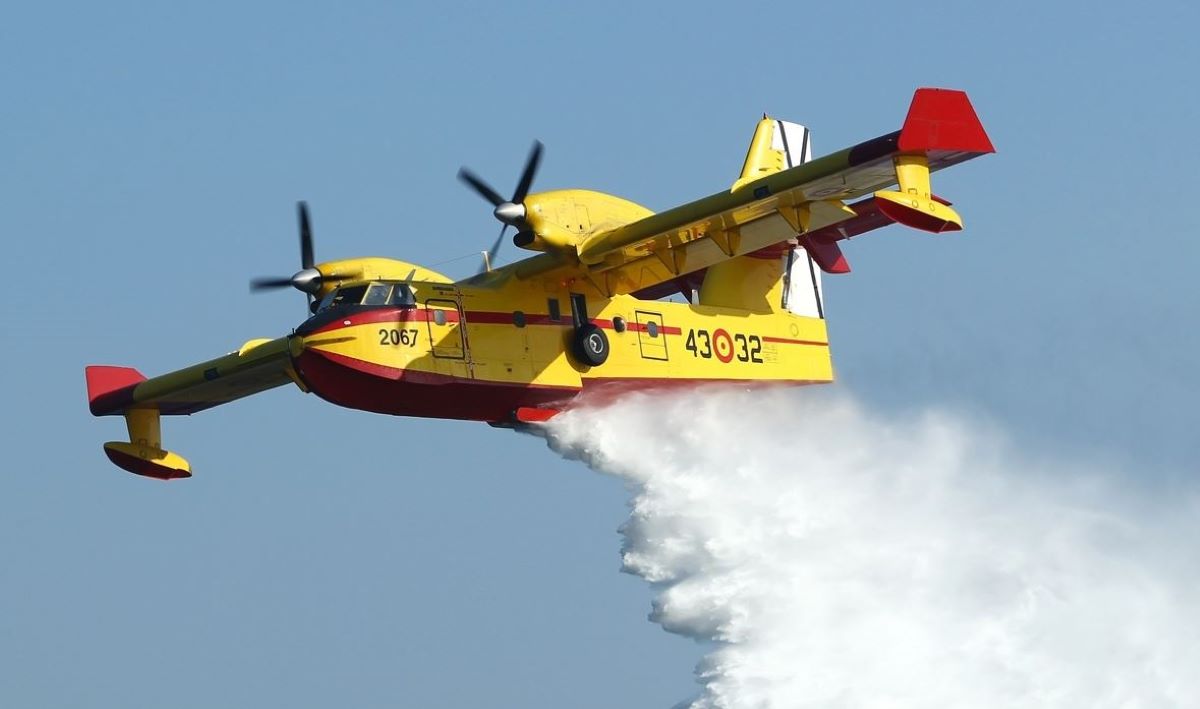 Imagen de un avión para apagar incendios. Foto de archivo