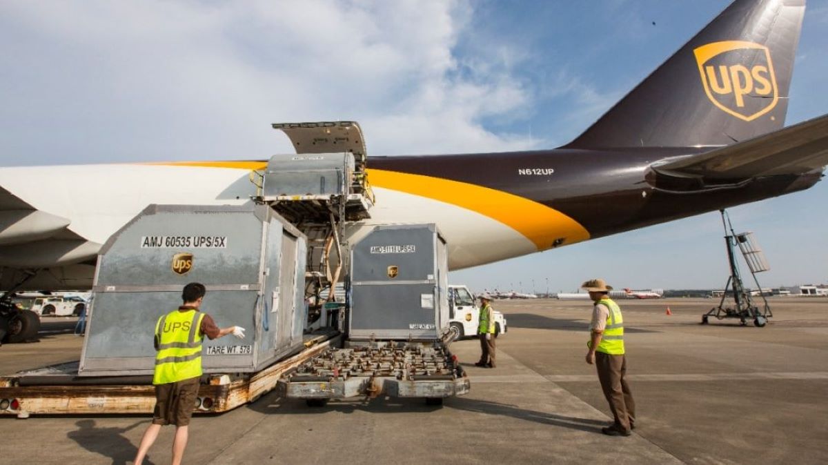 Imagen de un avión de UPS. Foto de archivo