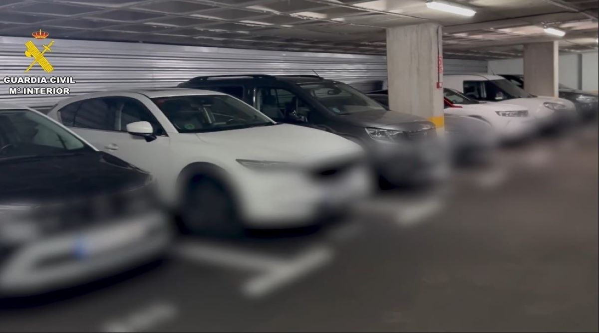 Imagen de vehículos con documentación falsa. Foto: Guardia Civil