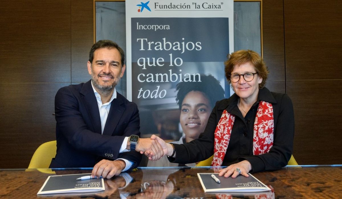 Firma del acuerdo de colaboración. Foto: Logista