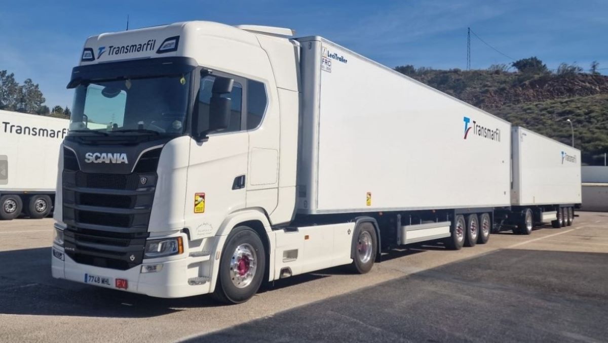 Imagen de un dúo-tráiler de TransMarfil. Foto: Scania