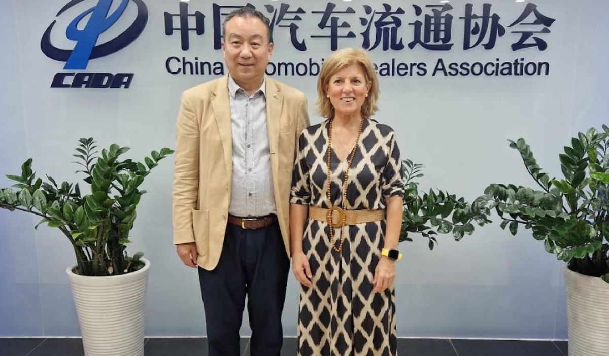 Shen Jin Jun, presidente de CADA, y Marta Blázquez, presidenta de Faconauto. Foto: Faconauto