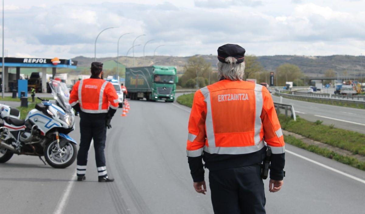 Imagen de un control de la Ertzaintza. Foto: Ertzaintza