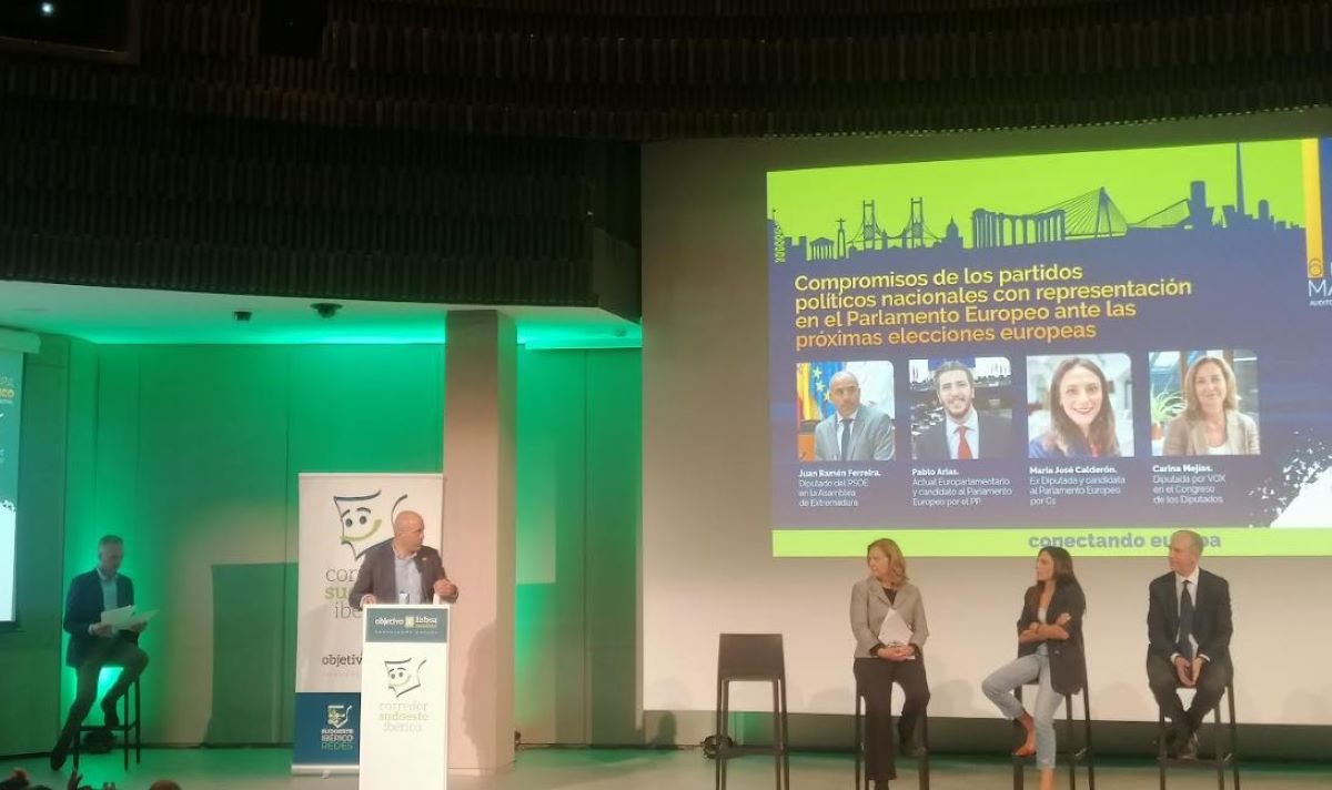 Imagen del debate del VIII Foro del Corredor Sudoeste Ibérico. Fotos: Julio Gómez. Diario de Transporte