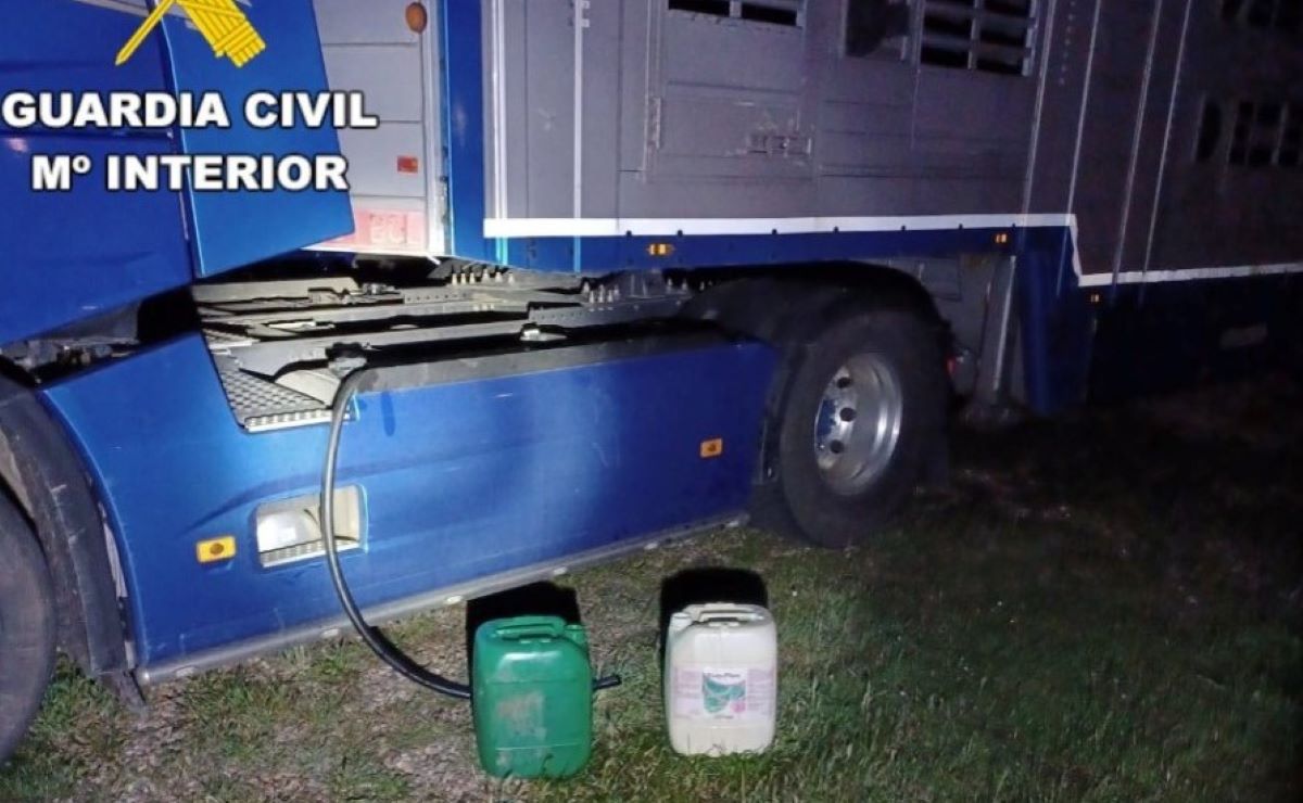 Imagen de la sustracción del gasoil de un camión en Fresno de la Vega. Foto: Guardia Civil