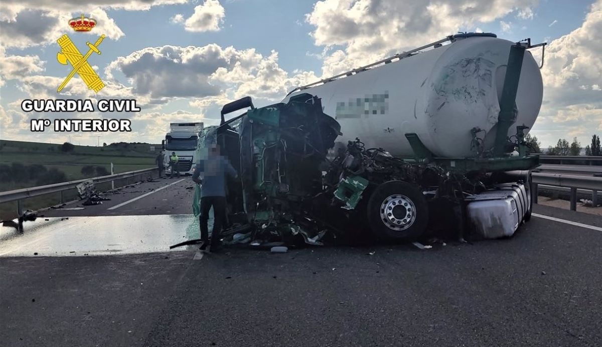 Imagen de uno de los camiones accidentados. Foto: Guardia Civil
