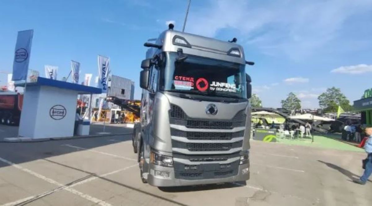 Una copia del Scania Serie S llega a Rusia procedente de Junfeng.