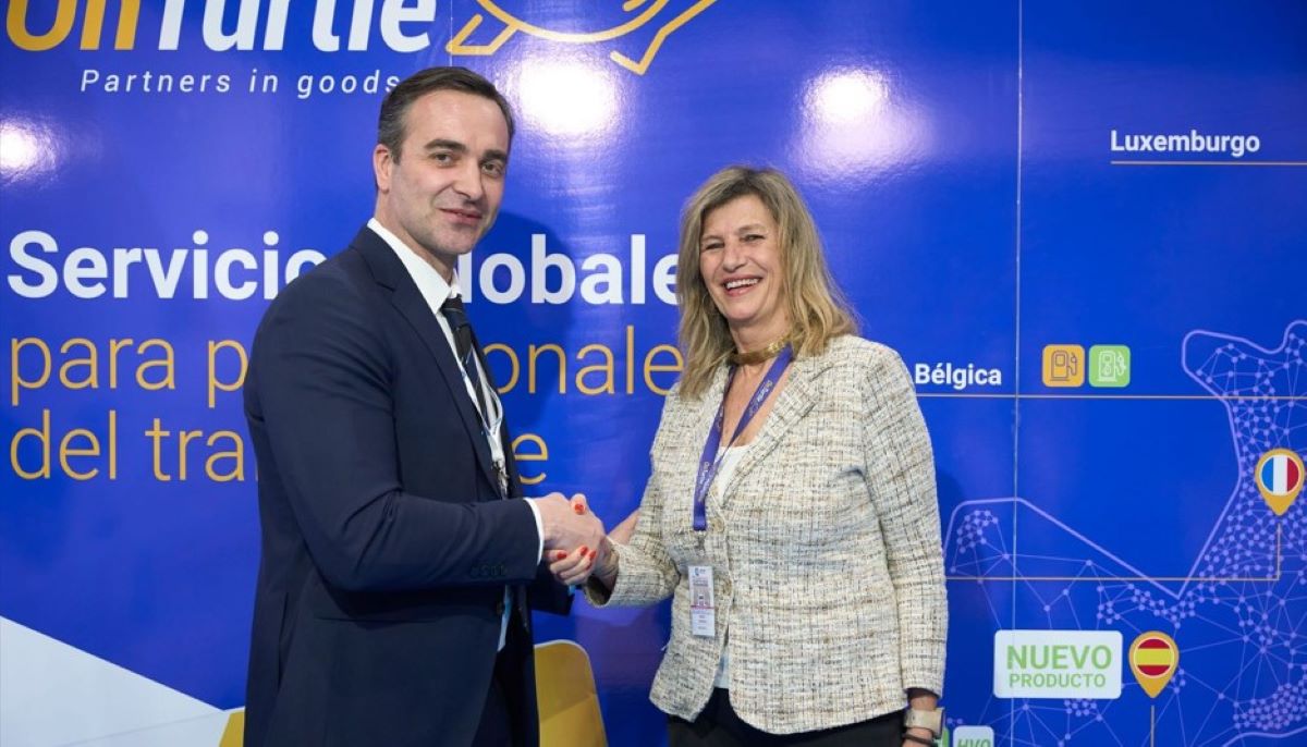 David Lozano, Director Comercial en Ruta Transport Business School, y Marta Fàbregas, CEO en OnTurtle. Foto: OnTurtle