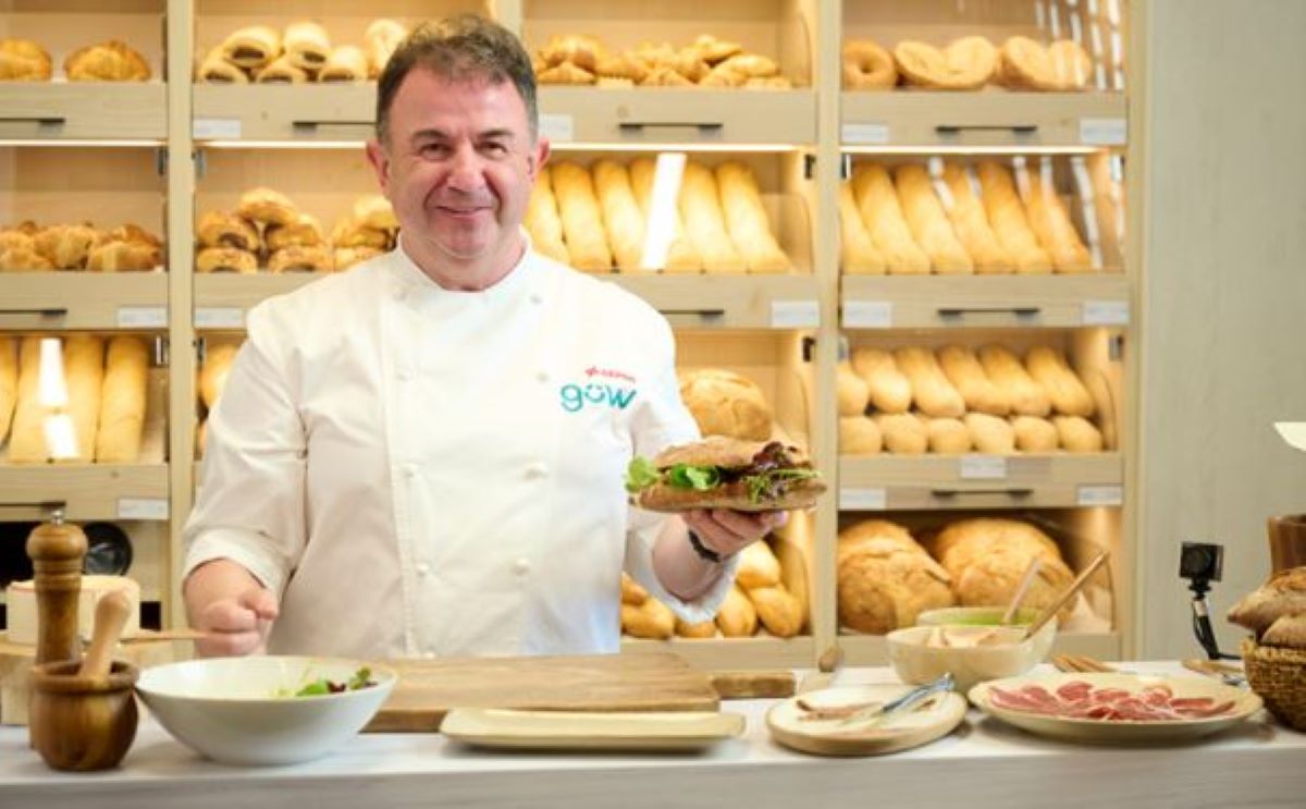 El chef Martín Berasategui con el“Gowcadillo”. Foto. CEPSA