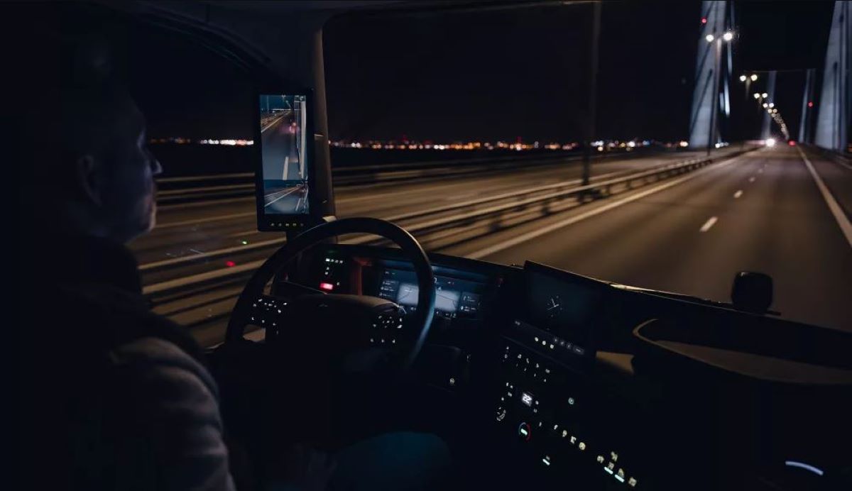 Un modo de visión nocturna mejorado que utiliza luz infrarroja se puede activar en la oscuridad.. Fotos y vídeo: Volvo Trucks