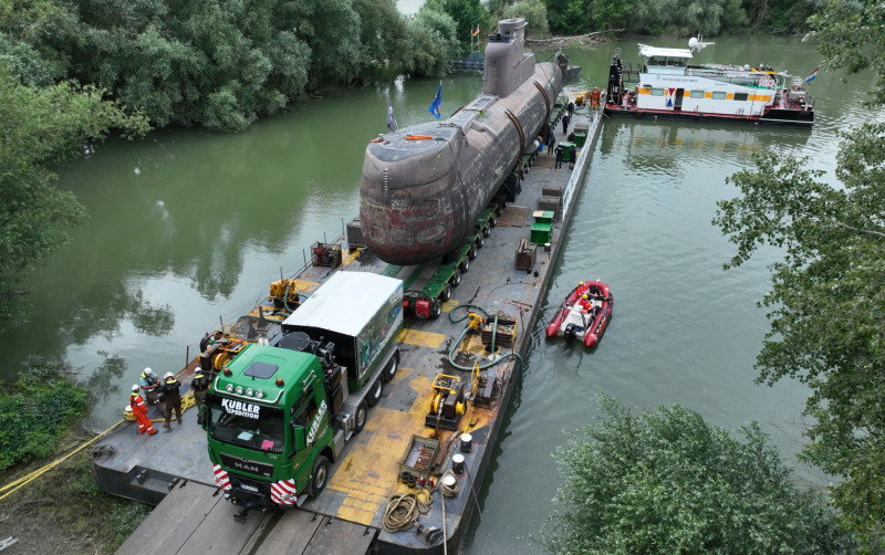 Alrededor de 500 toneladas (aproximadamente 350 toneladas de submarinos y aproximadamente 150 toneladas de plataformas bajas) se dirigen hacia Sinsheim. Créditos de la imagen: Auto - Technik - Museum eV