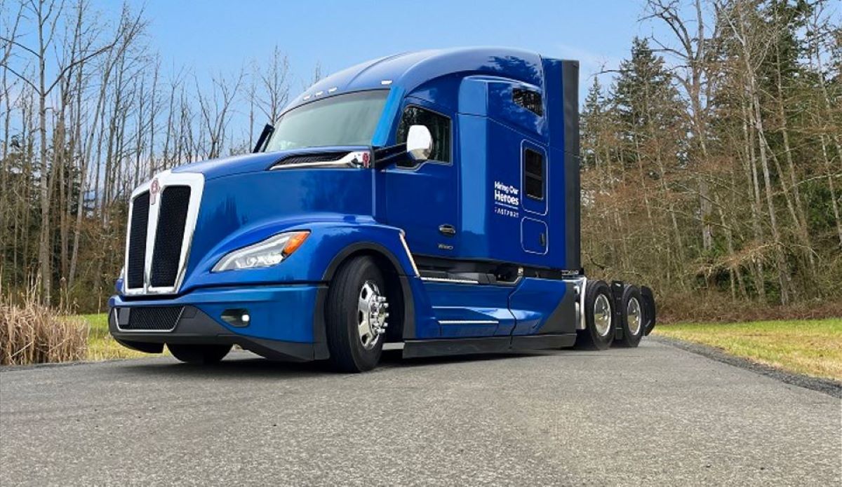 El gran premio de Transition Trucking: Driving for Excellence 2024 es un T680 donado por Kenworth