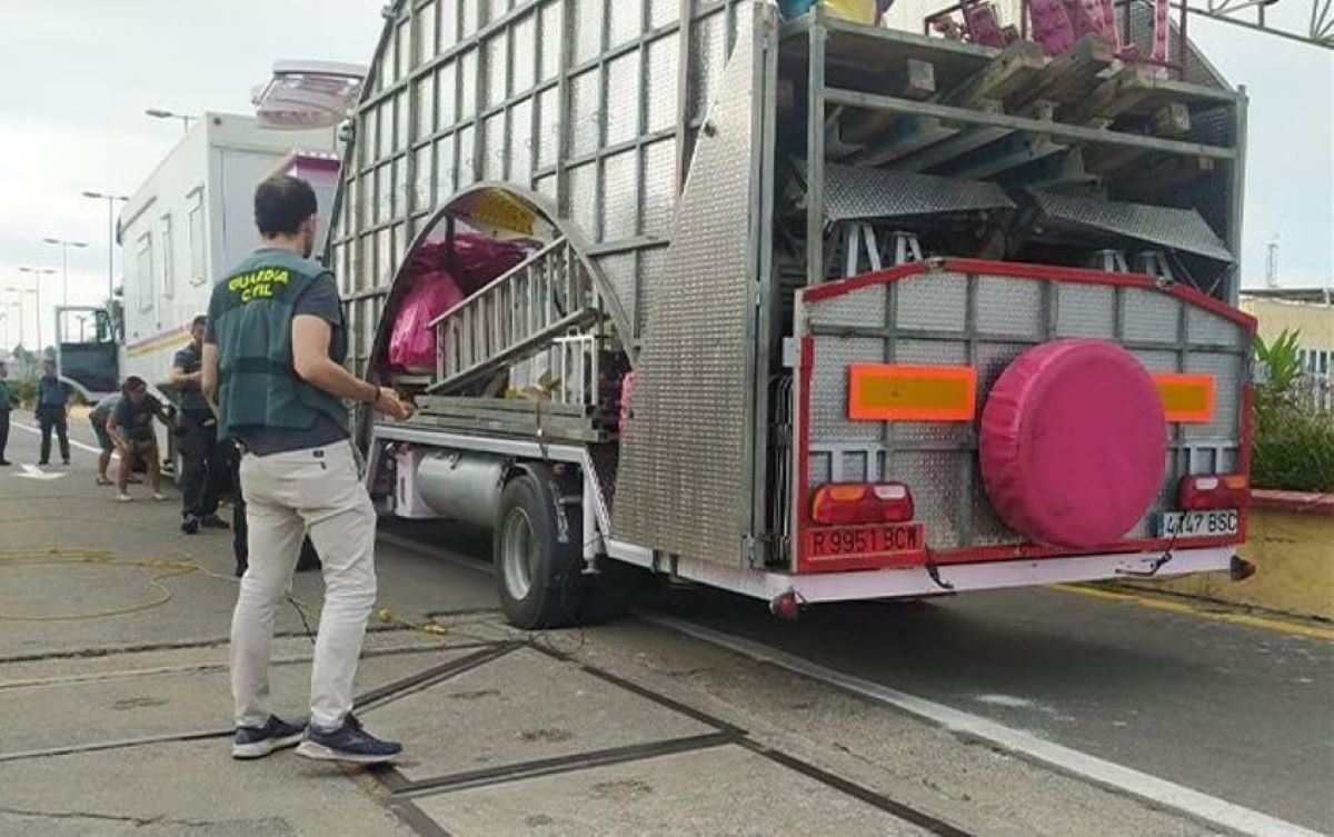Imagen de un control a los camiones de los feriantes en Ceuta. Foto: Guardia Civil