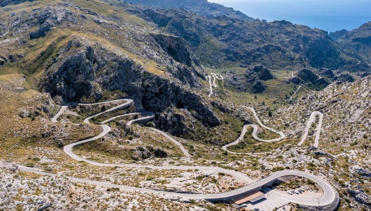 La carretera Sa Calobra en Mallorca, es conocida como "la carretera de la serpiente"