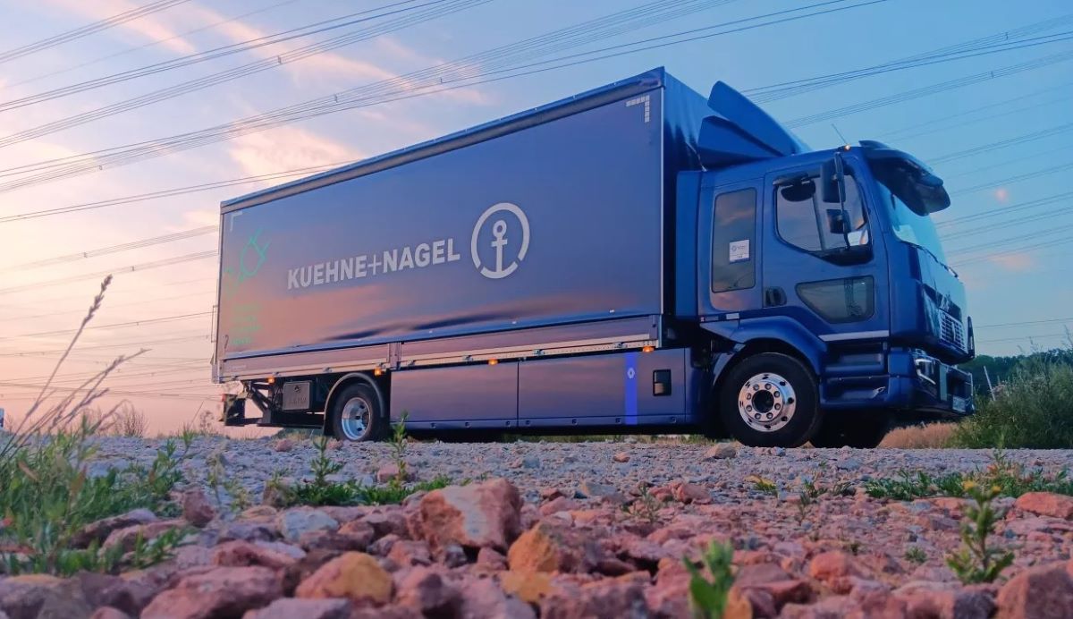 Imagen de un camión eléctrico de Kuehne+Nagel. Foto: Renault Trucks