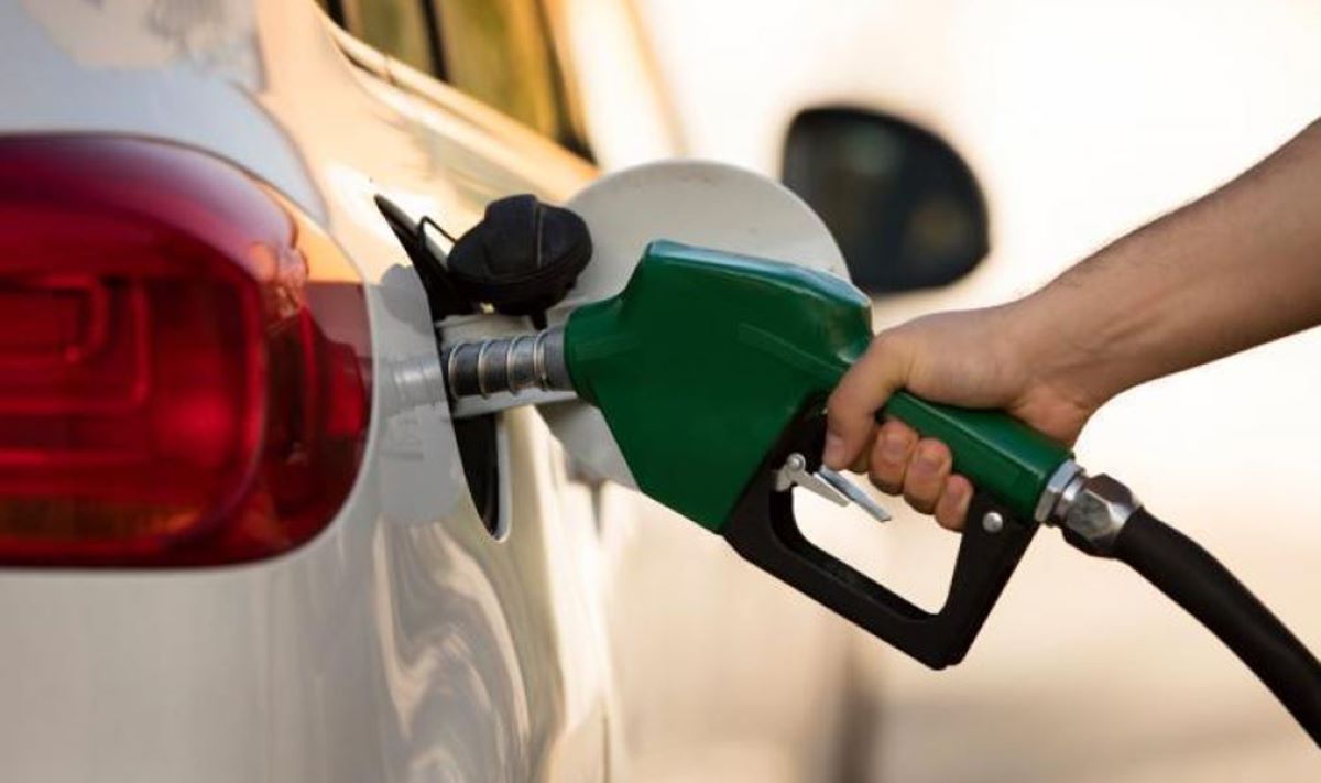 Imagen de un repostaje de combustible. Foto de archivo