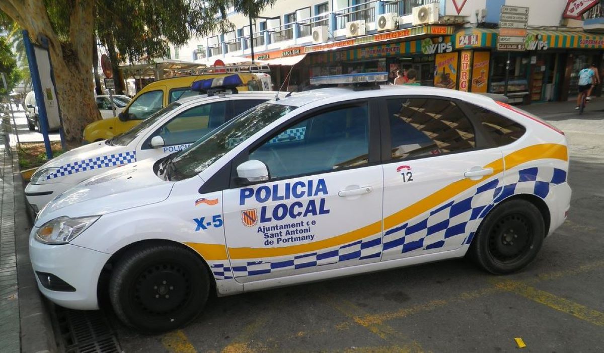 Imagen de archivo de un vehículo de la Policía Local de Ibiza