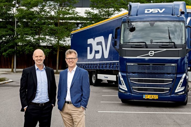 A la izquierda, Søren Schmidt, DSV; a la derecha, Roger Alm, Volvo Trucks.