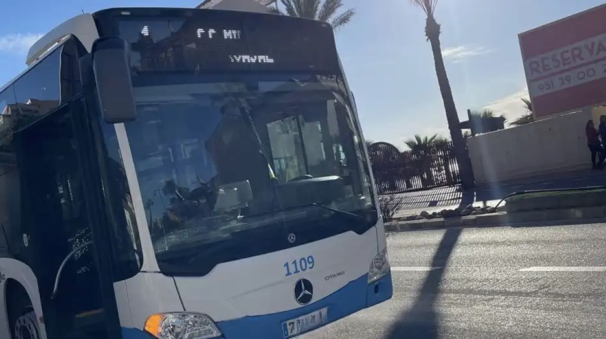 Imagen de un autobús del transporte urbano de Fuengirola. Foto: SLT
