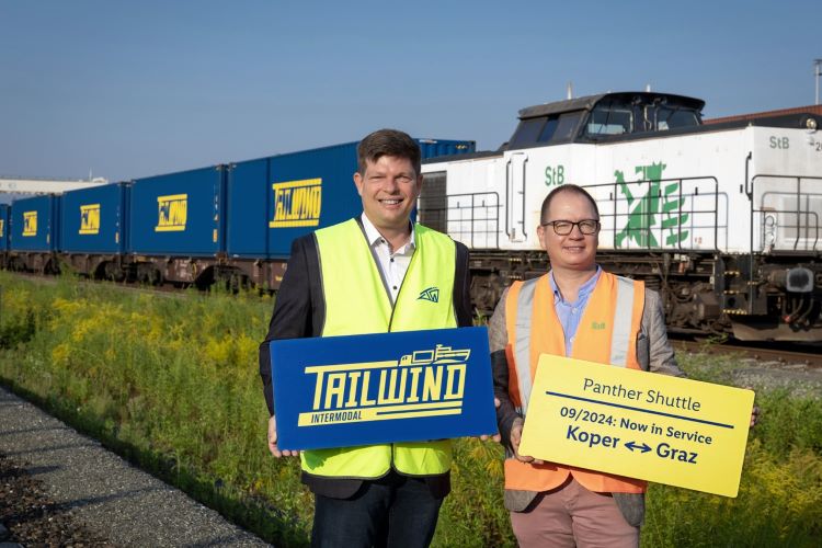 Christian Steindl (izq.), director general de Tailwind Intermodal, junto con Ronald Kiss, director de Steiermärkische Landesbahnen (Ferrocarriles Estatales de Estiria)