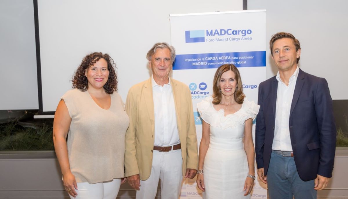 De izq. a dcha: Angélica Nodal, Jesús Cuéllar, Ana González y Ramón García tras la firma del acuerdo. Foto: CEL