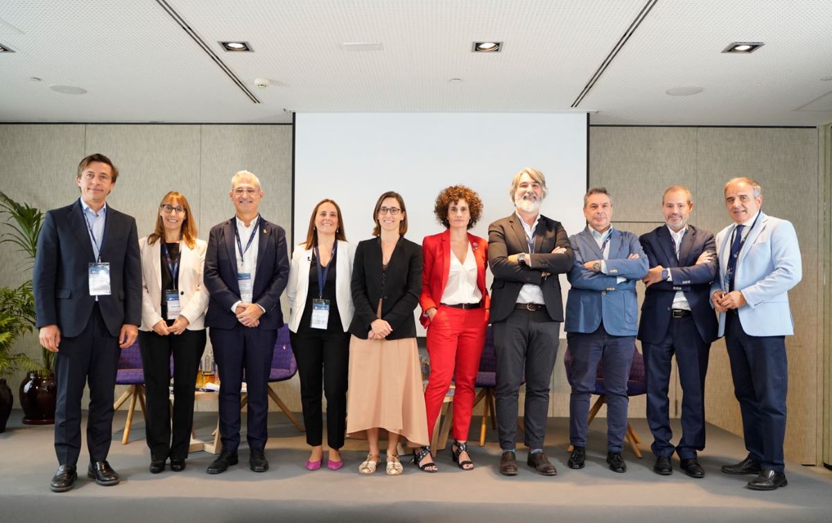 De izq. a dcha: Ramón García, Gisèle Muñoz, Jordi Espín, Mercedes Sánchez, Roser Obrer, Lola Hurtado, Óscar López, Ignacio Adiego, Juan Ramón Serrano y Ramón Valdivia