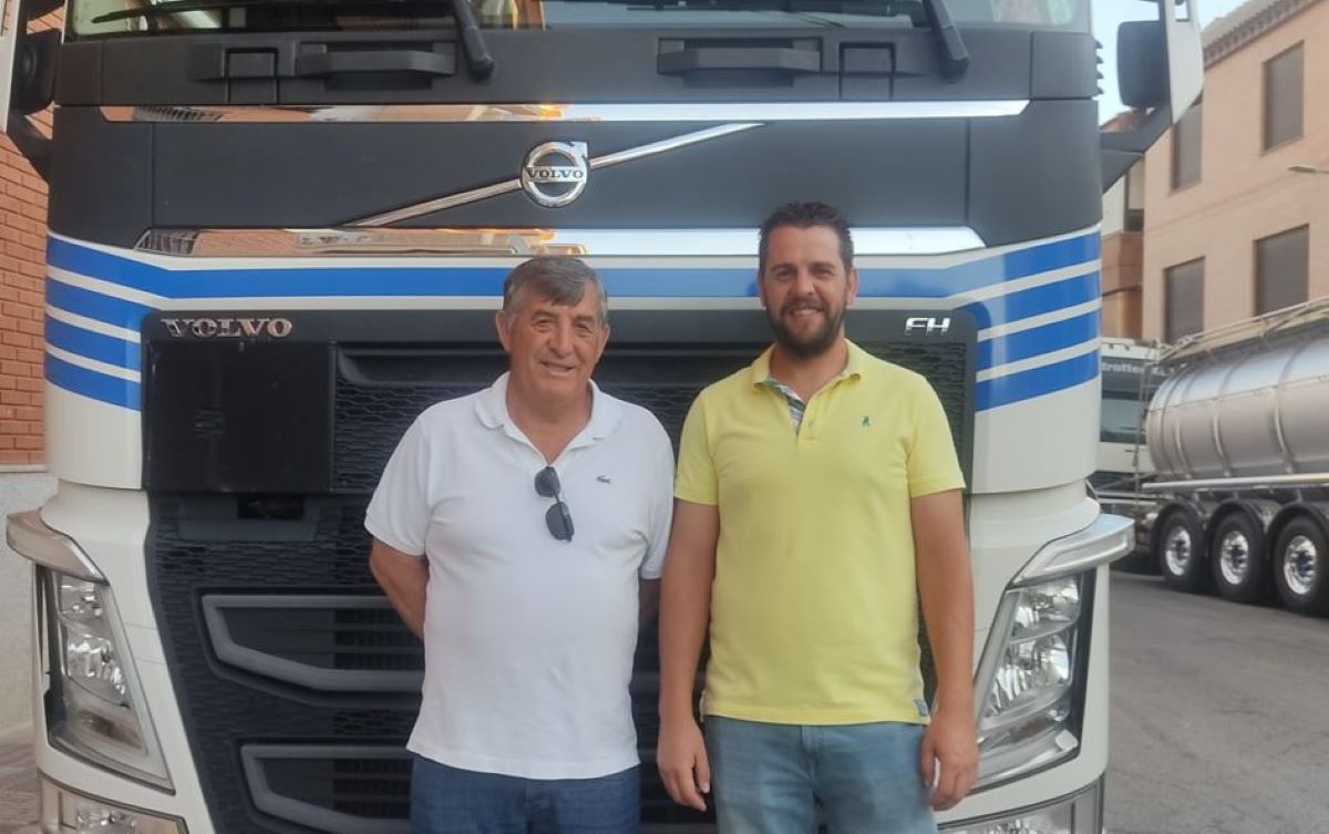 Imagen de Justo Privado Mora junto a su hijo