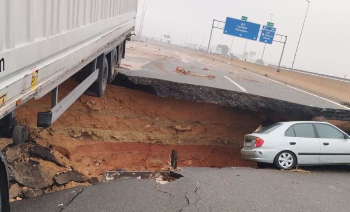 Imagen del estado de una de las carreteras de la Comunidad Valenciana. Foto: EFE
